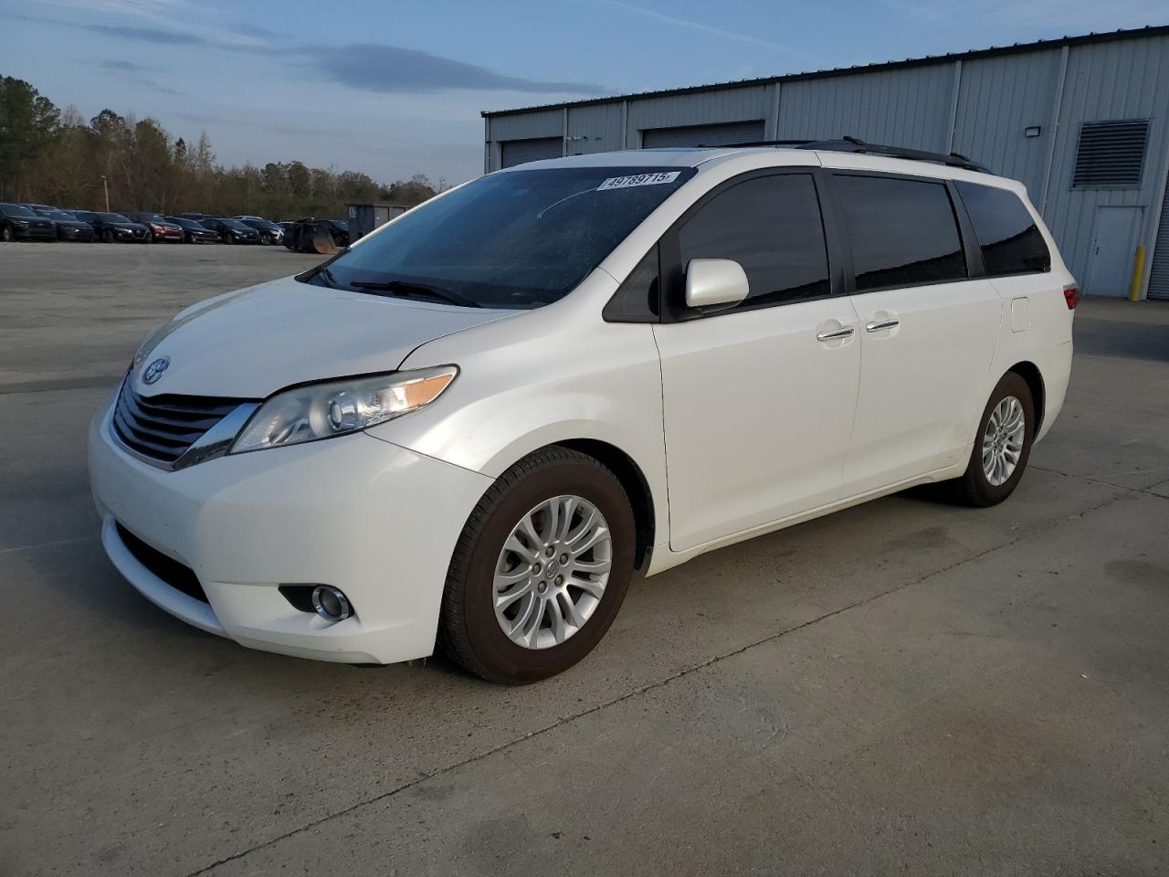 TOYOTA SIENNA XLE 2015
