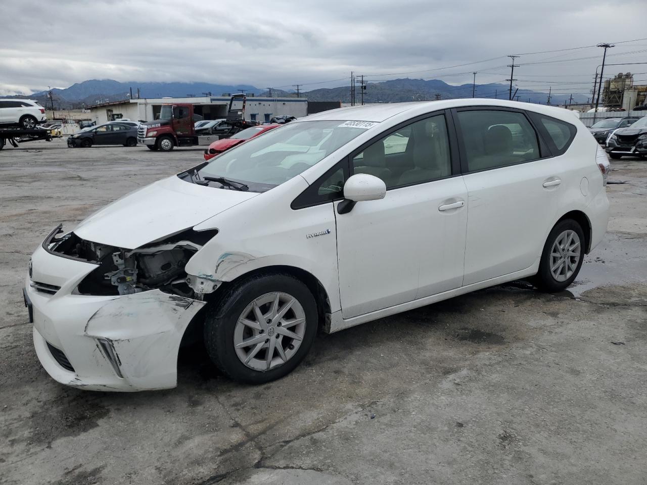 TOYOTA PRIUS V 2013