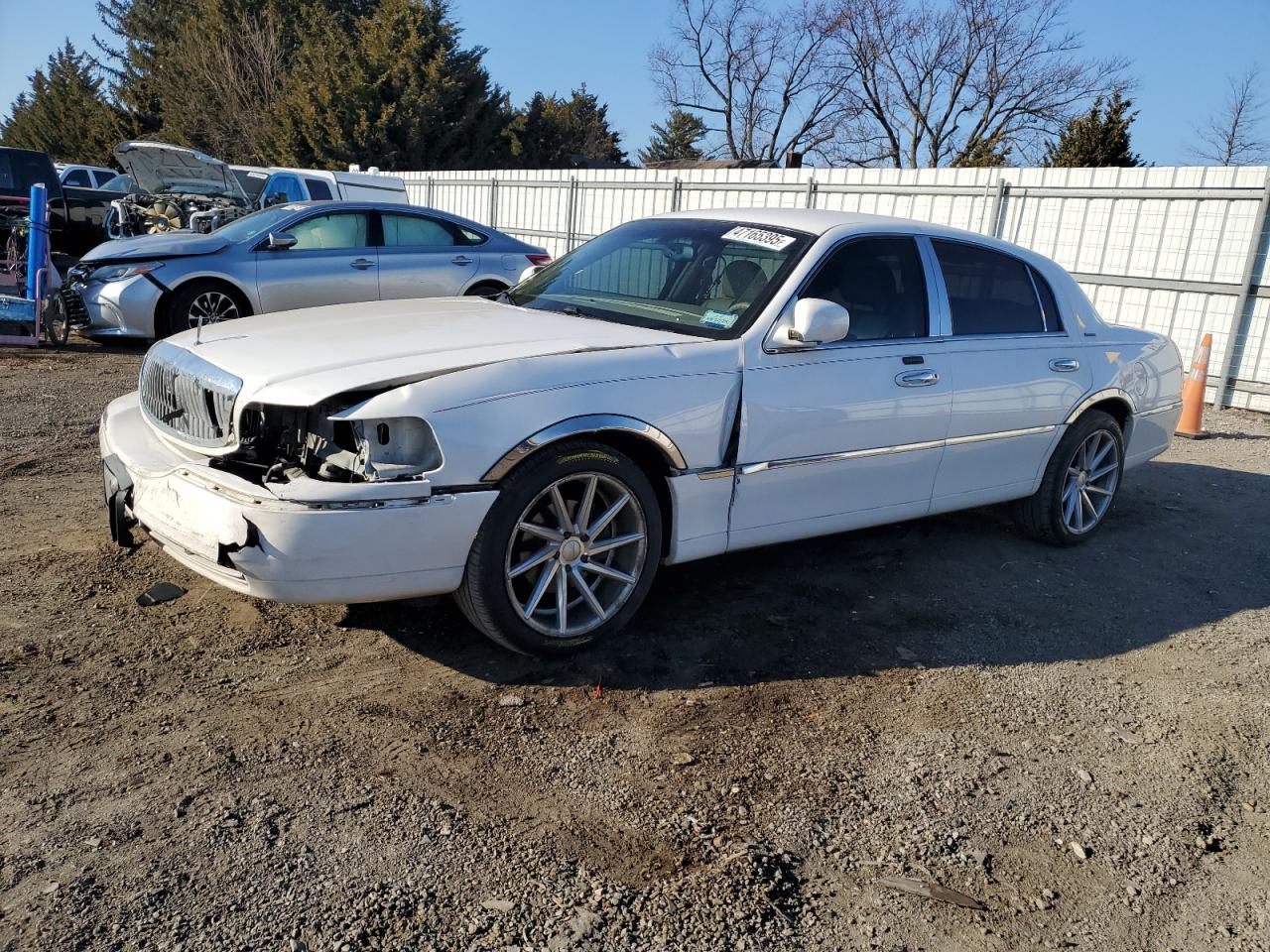 LINCOLN TOWN CAR E 2003