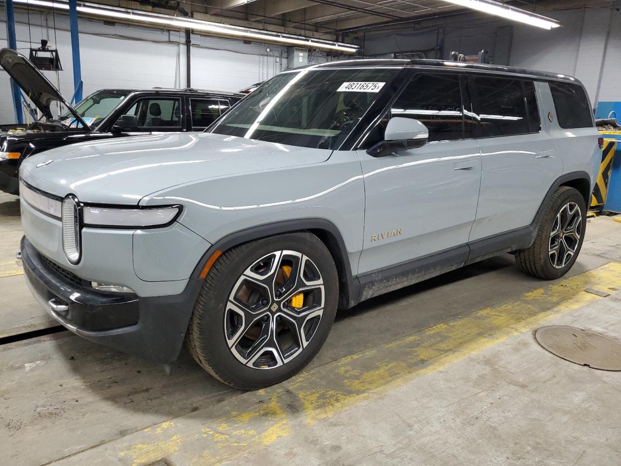 RIVIAN R1S LAUNCH 2023