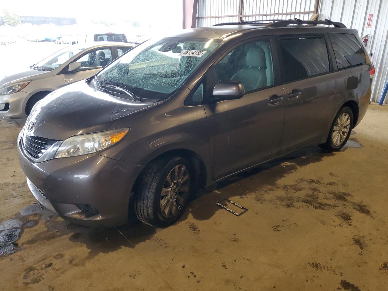 TOYOTA SIENNA LE 2012