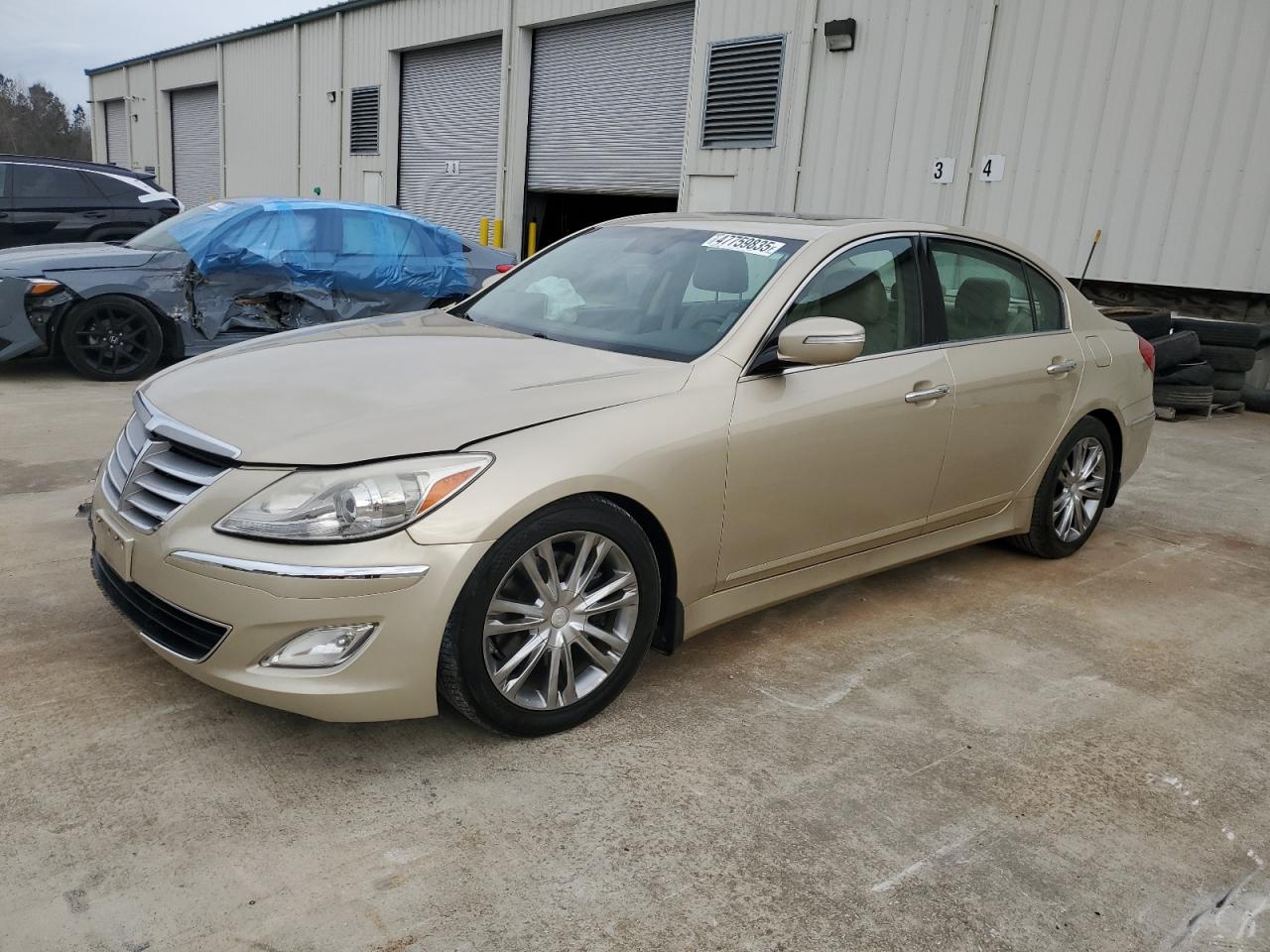 HYUNDAI GENESIS 3. 2012