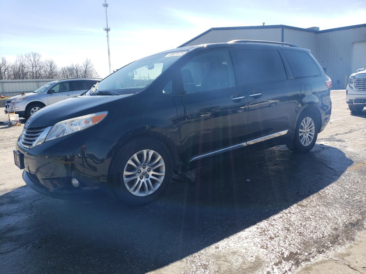 TOYOTA SIENNA XLE 2016