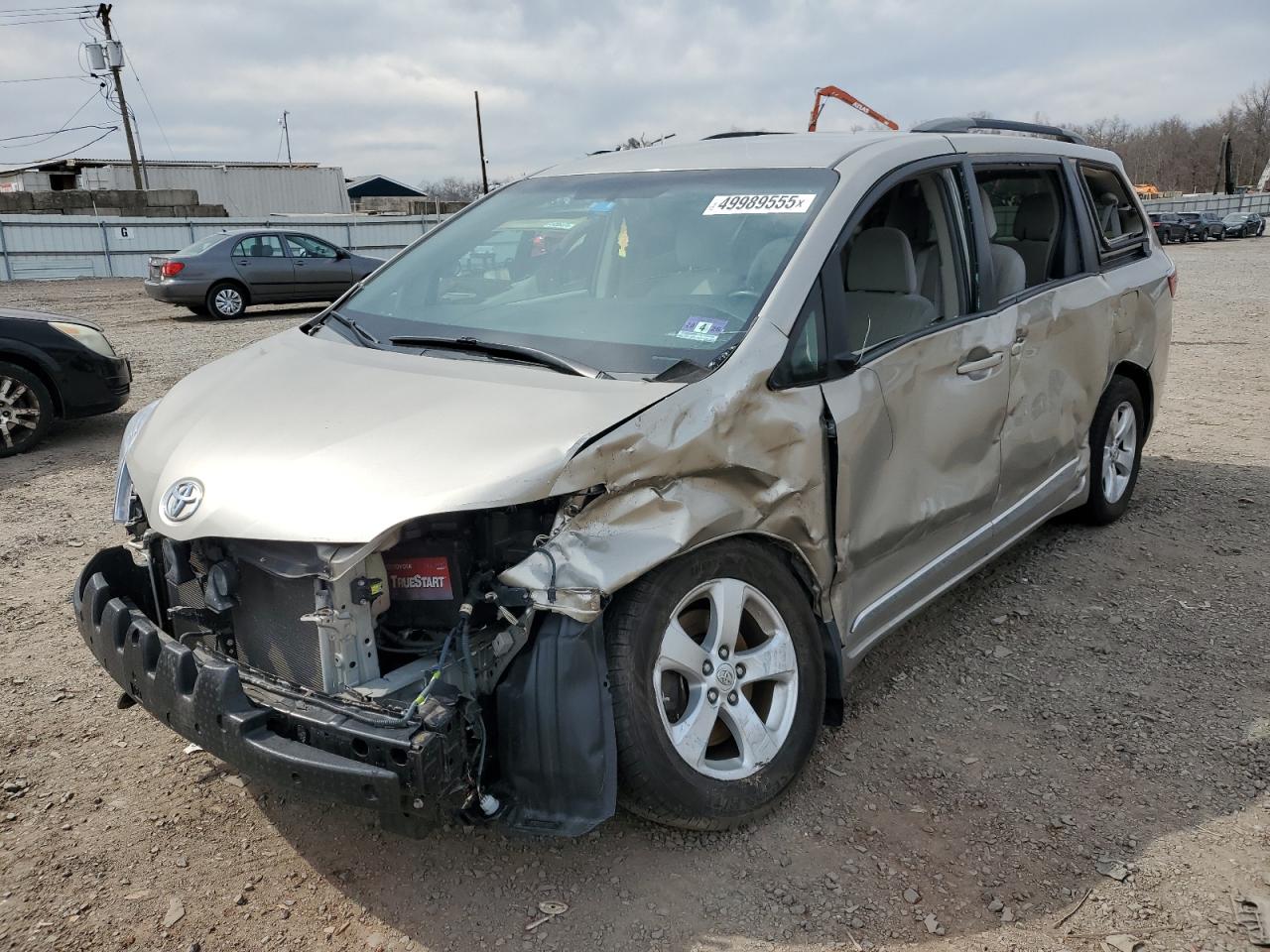 TOYOTA SIENNA LE 2017