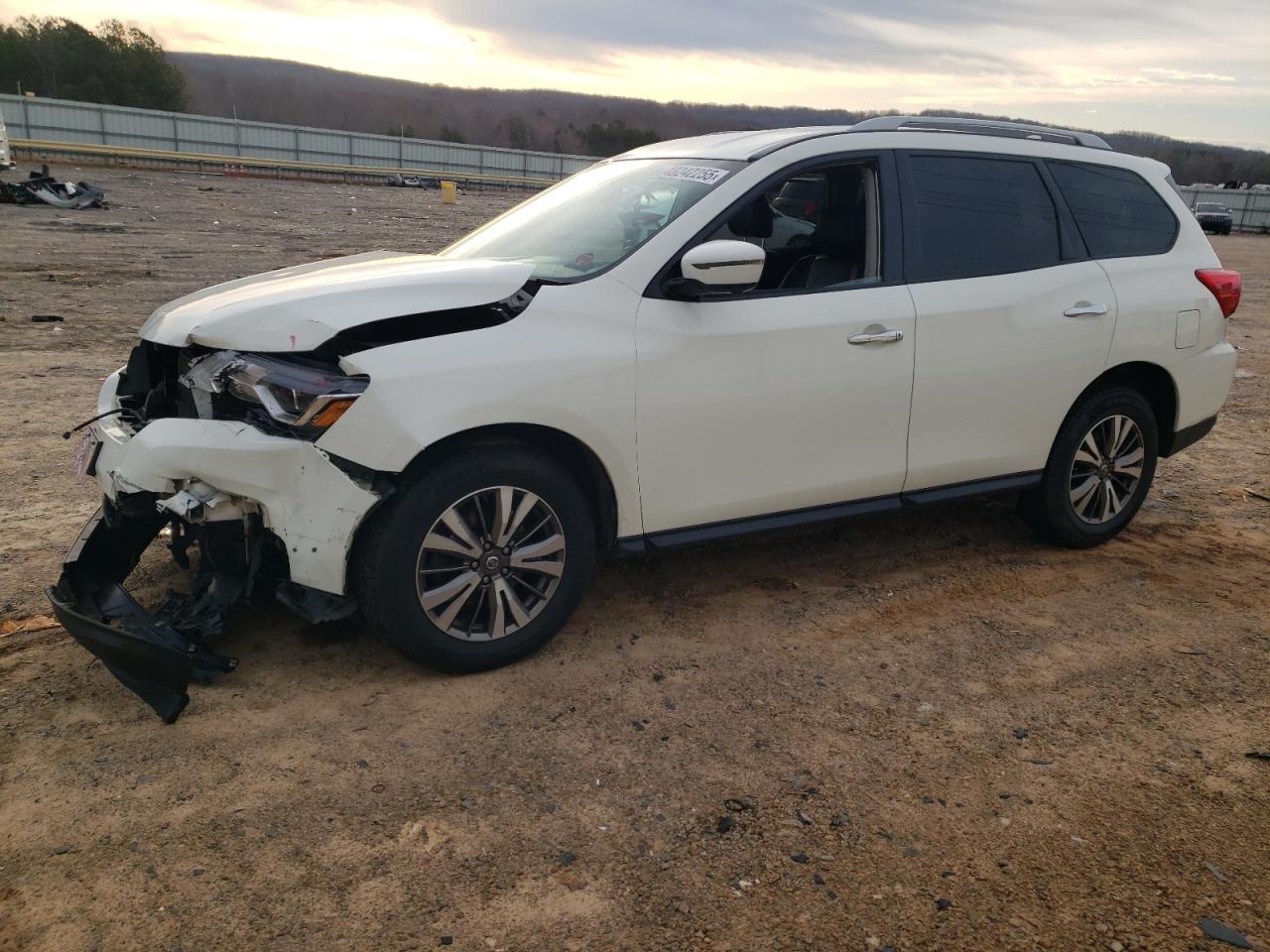 NISSAN PATHFINDER 2019