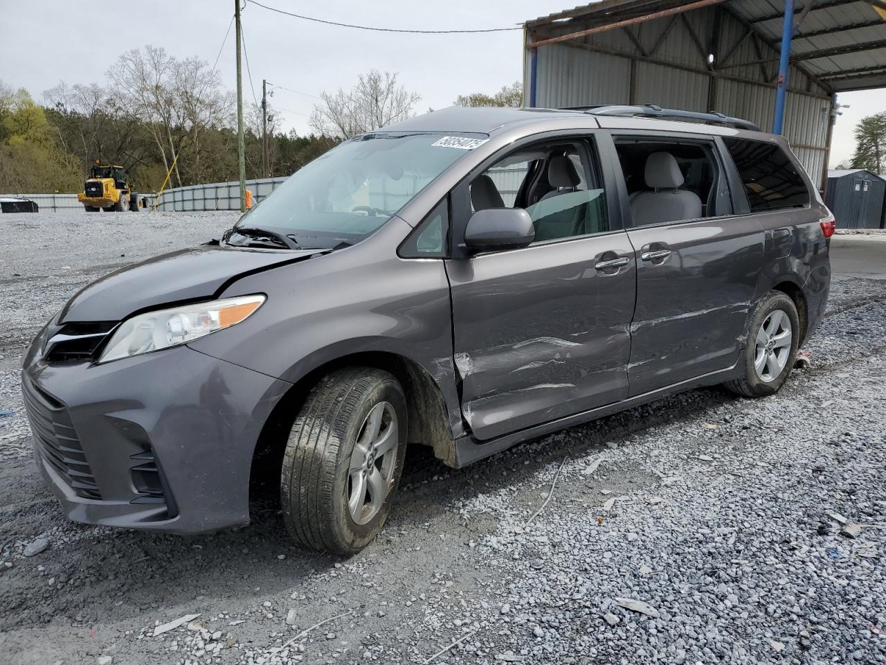 TOYOTA SIENNA LE 2019