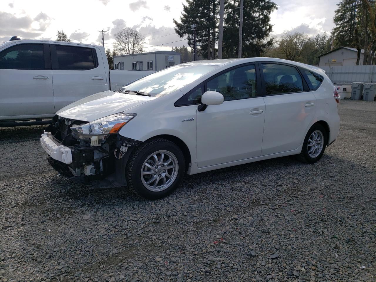 TOYOTA PRIUS V 2015