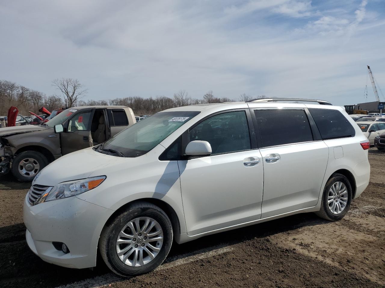 TOYOTA SIENNA XLE 2015