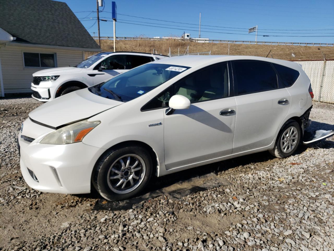 TOYOTA PRIUS V 2013