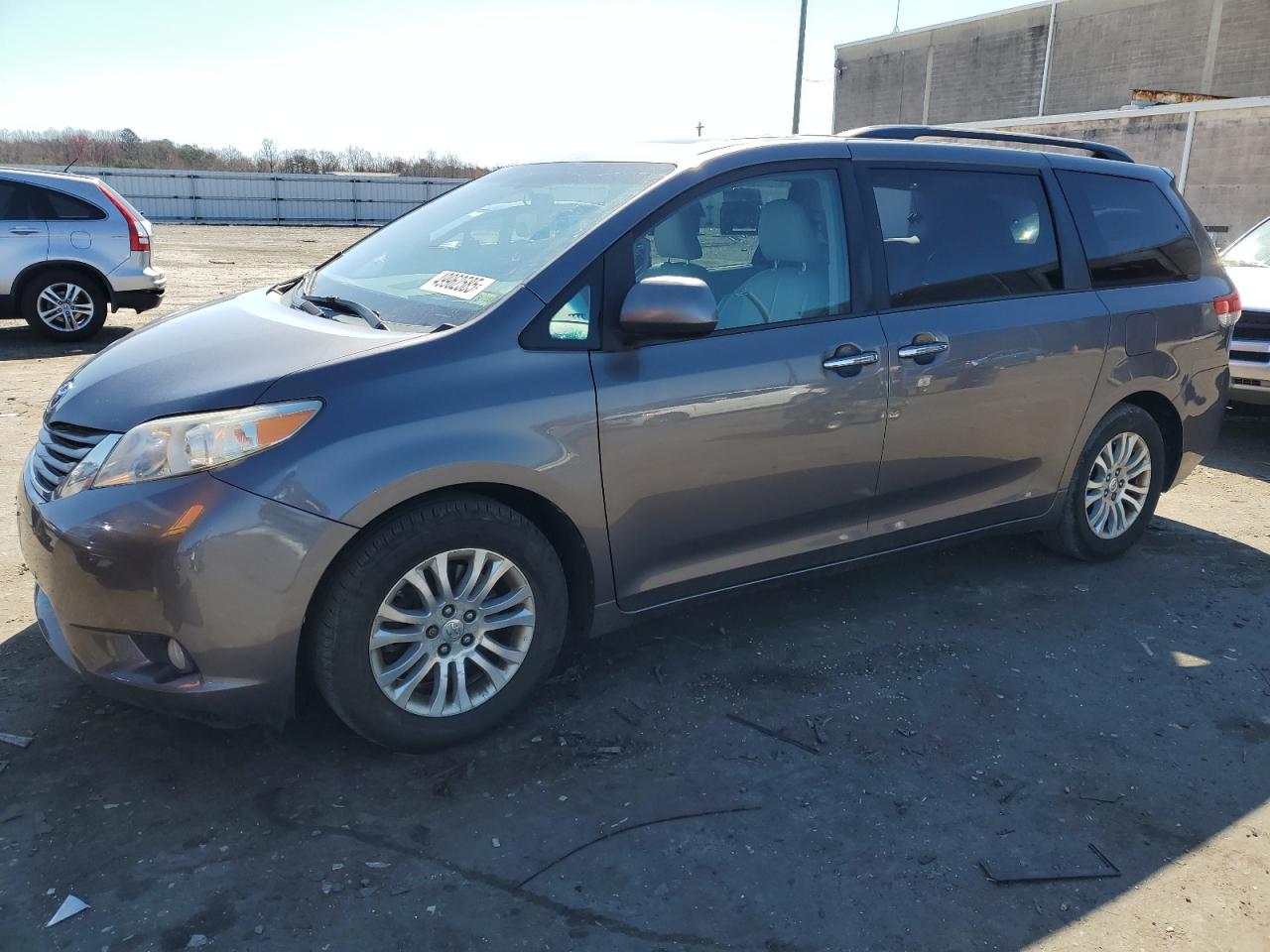 TOYOTA SIENNA 2011