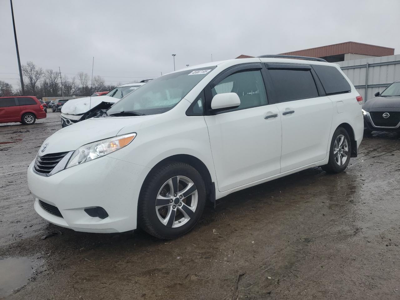 TOYOTA SIENNA LE 2012