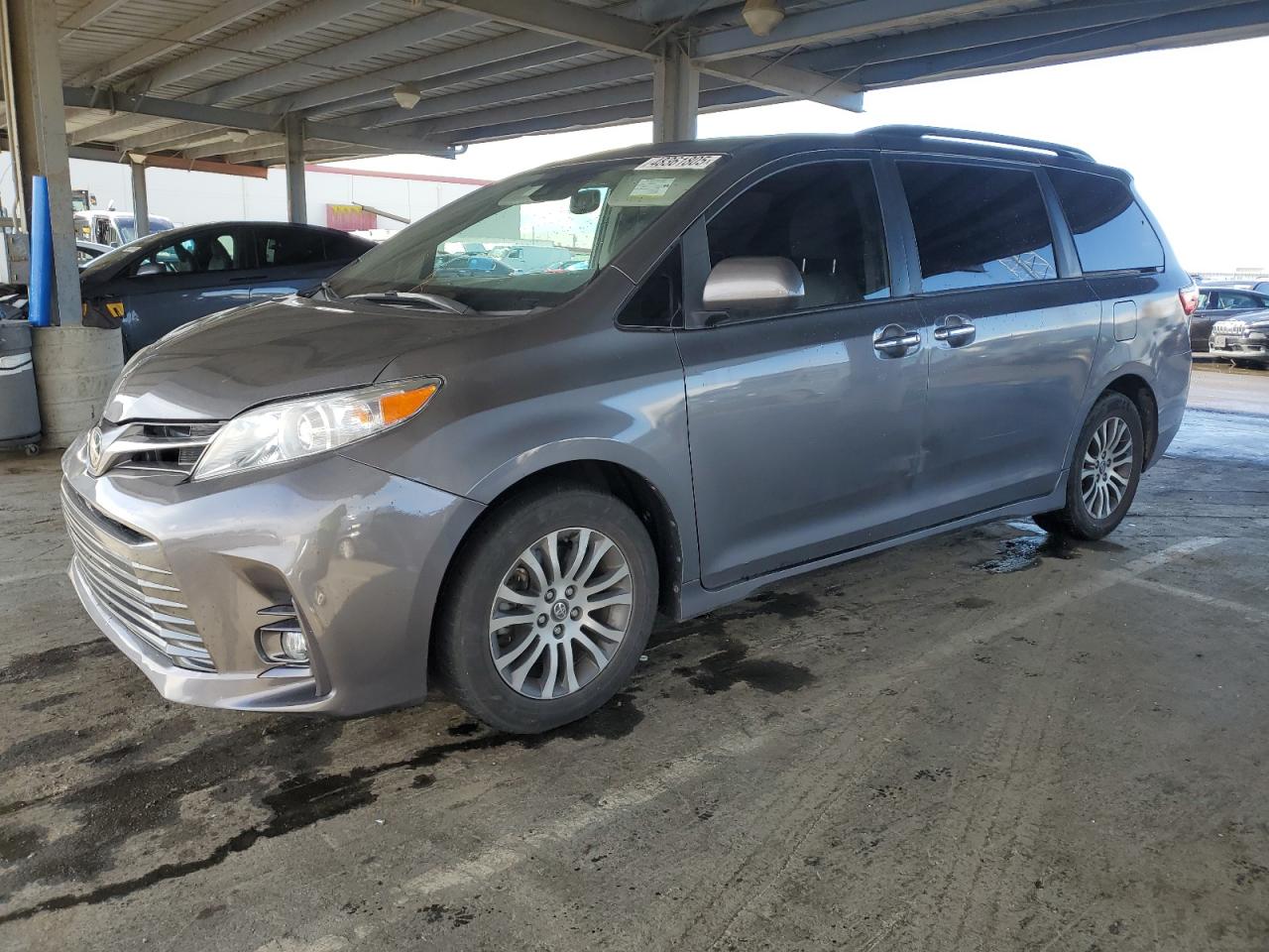 TOYOTA SIENNA XLE 2018