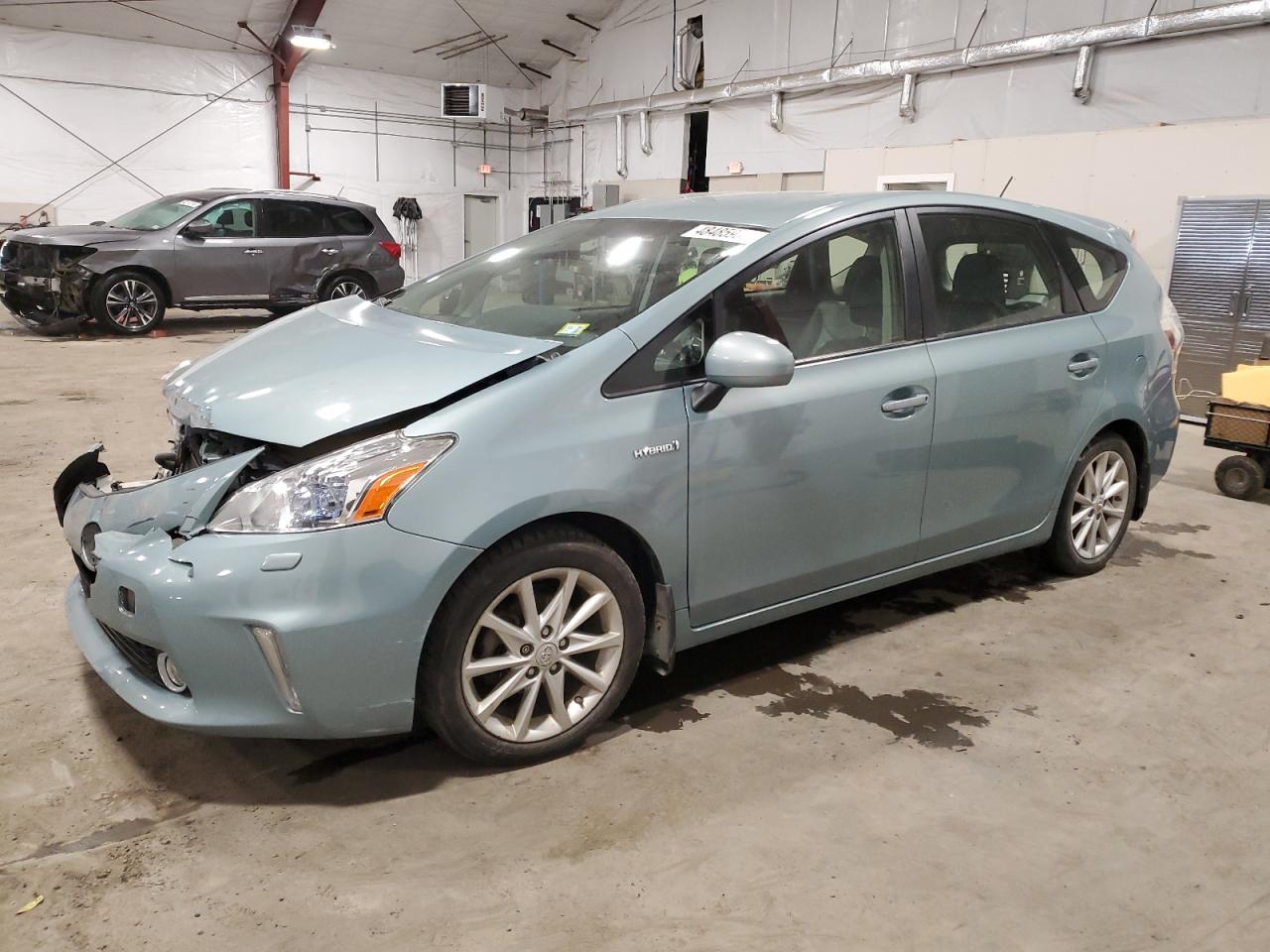 TOYOTA PRIUS V 2013
