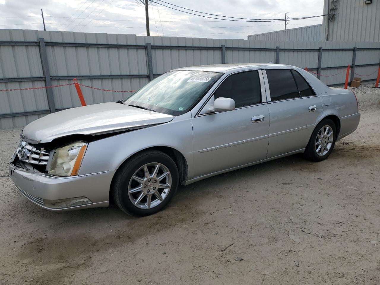 CADILLAC DTS LUXURY 2011
