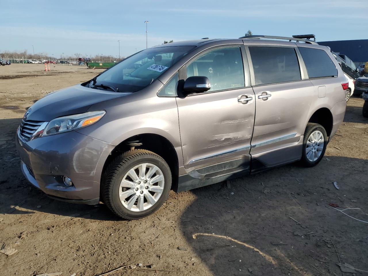 TOYOTA SIENNA XLE 2015