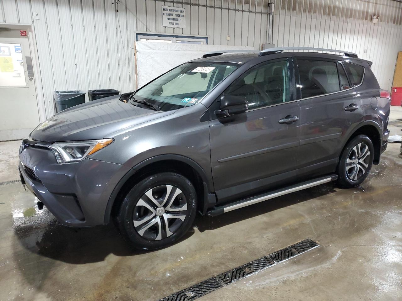 TOYOTA RAV4 LE 2017