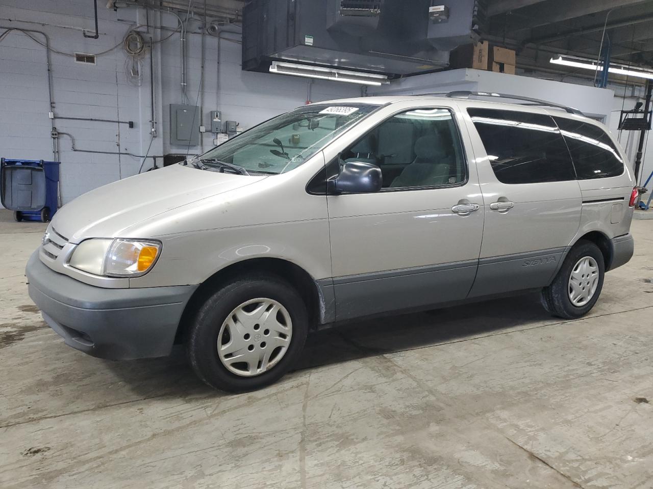 TOYOTA SIENNA CE 2003