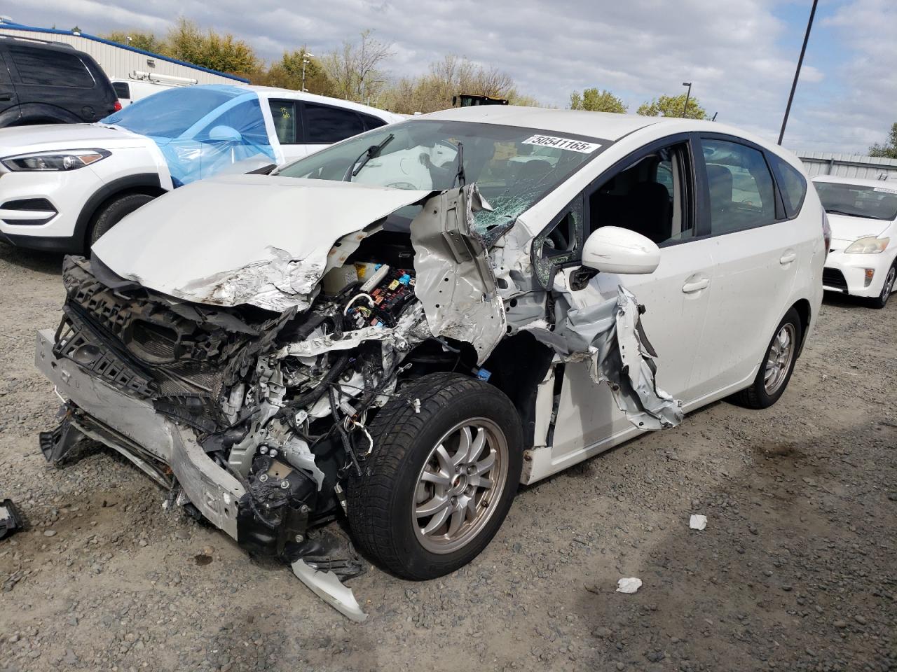 TOYOTA PRIUS V 2017