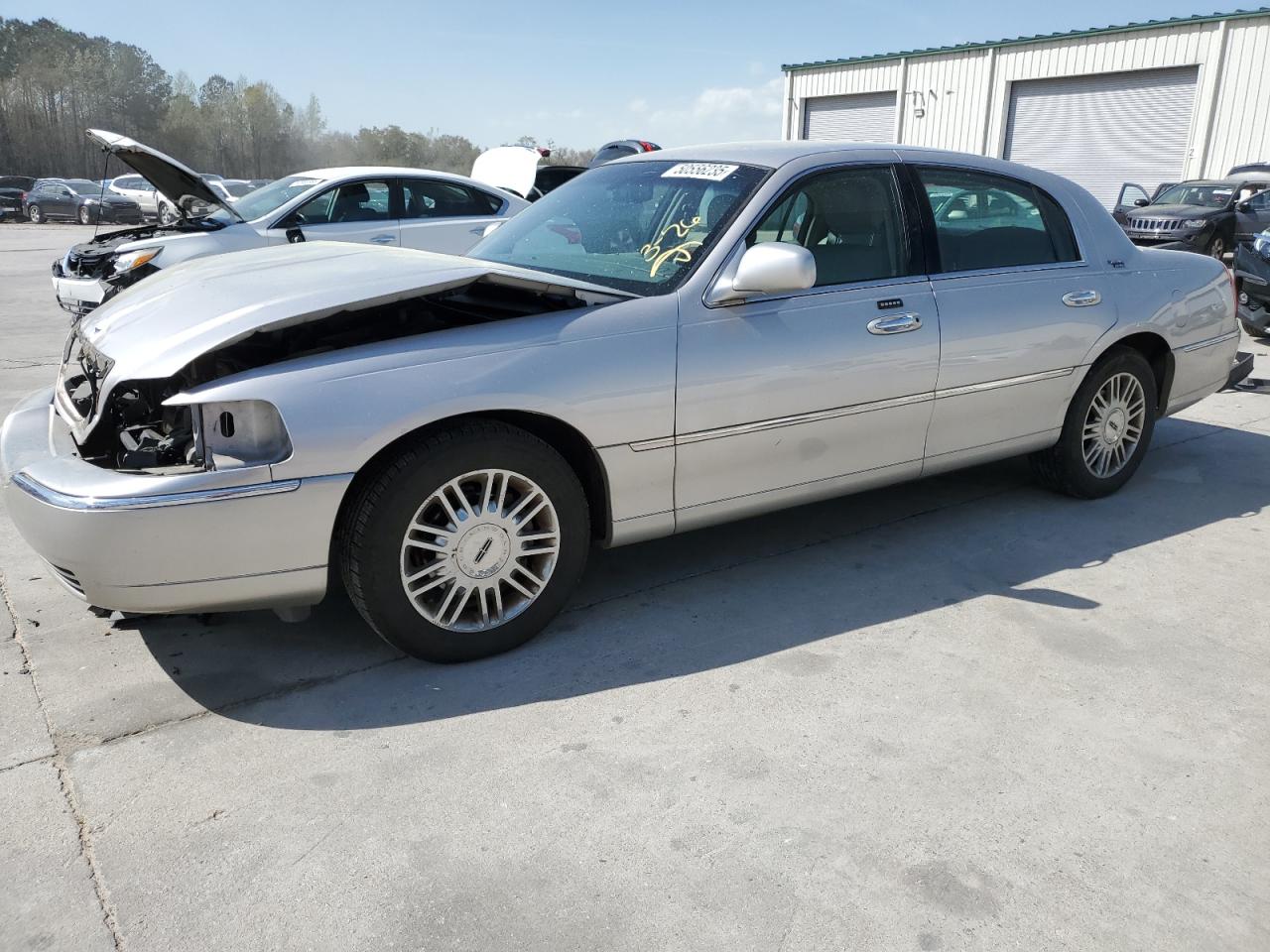 LINCOLN TOWN CAR S 2009