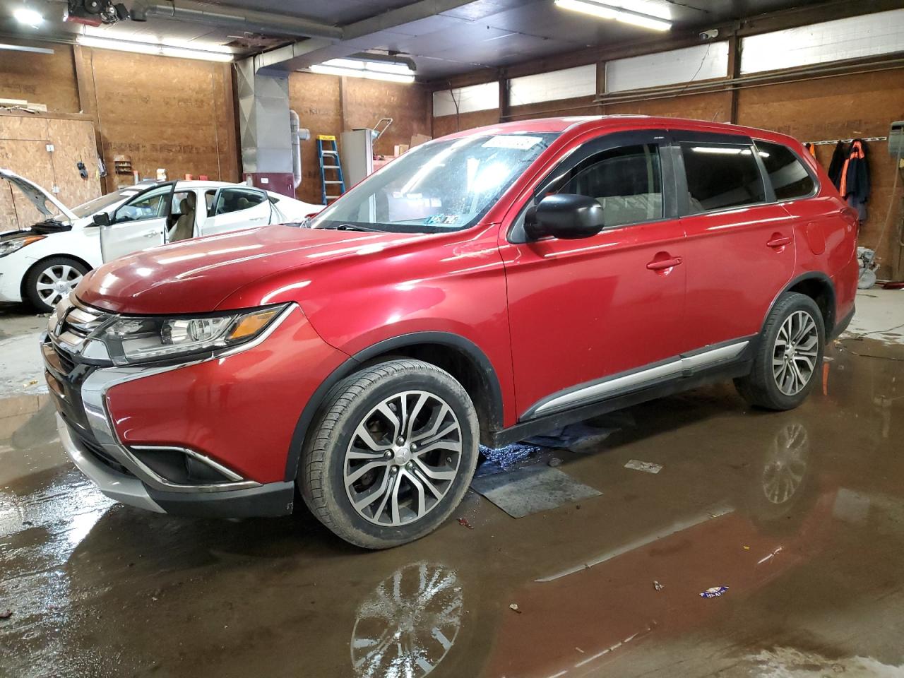 MITSUBISHI OUTLANDER 2016