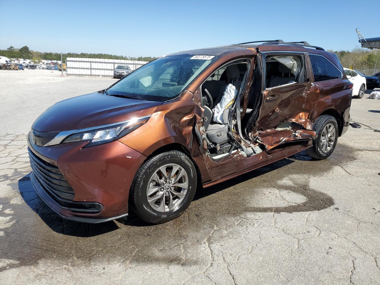 TOYOTA SIENNA LE 2021