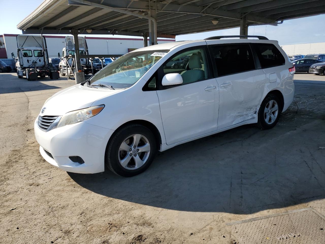 TOYOTA SIENNA LE 2013