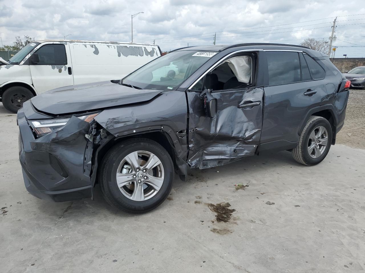 TOYOTA RAV4 XLE 2025