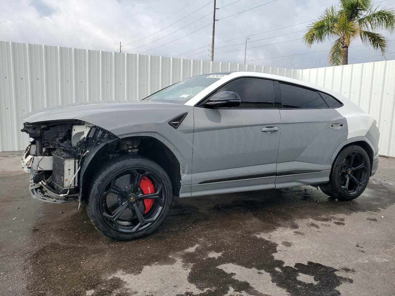 LAMBORGHINI URUS 2019