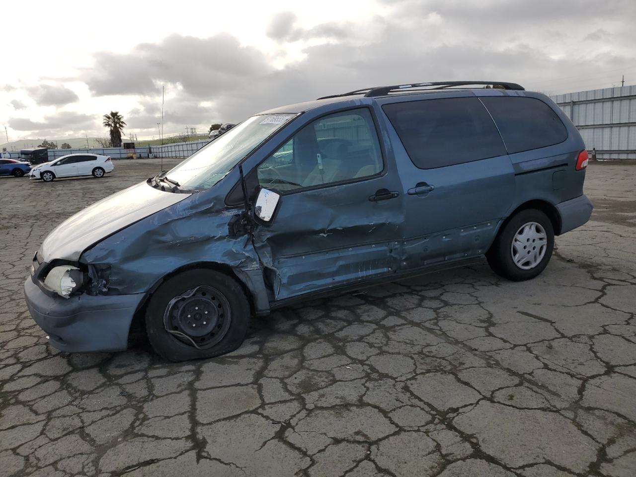 TOYOTA SIENNA CE 2002