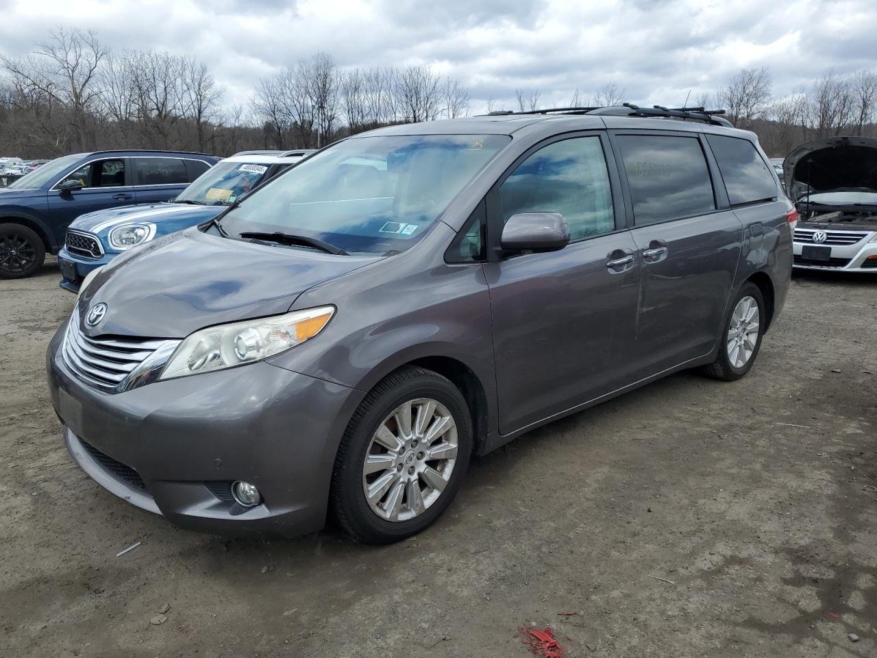 TOYOTA SIENNA XLE 2011