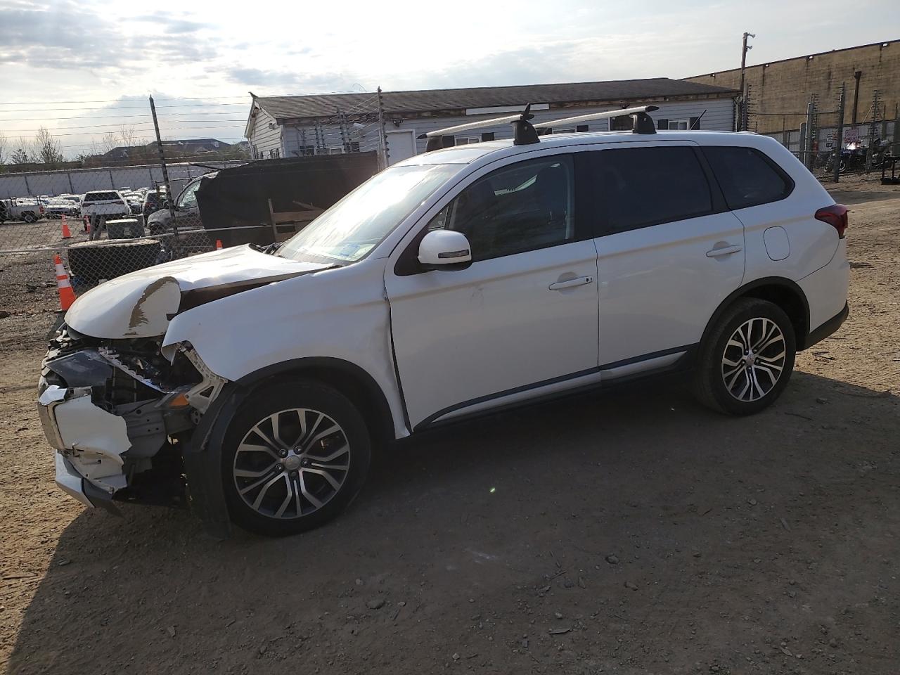 MITSUBISHI OUTLANDER 2016