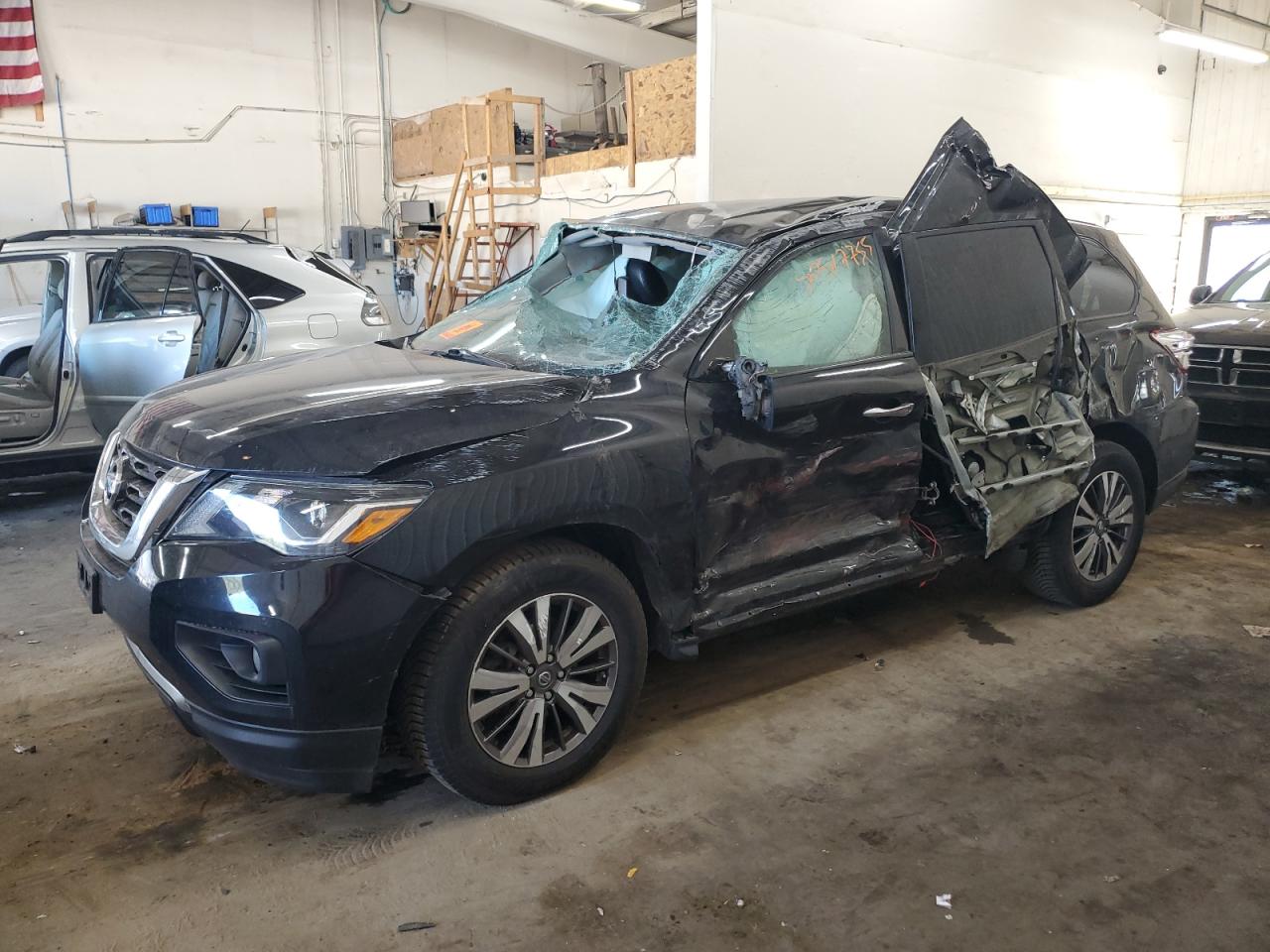 NISSAN PATHFINDER 2019