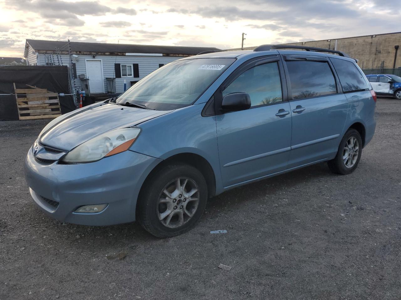 TOYOTA SIENNA LE 2006