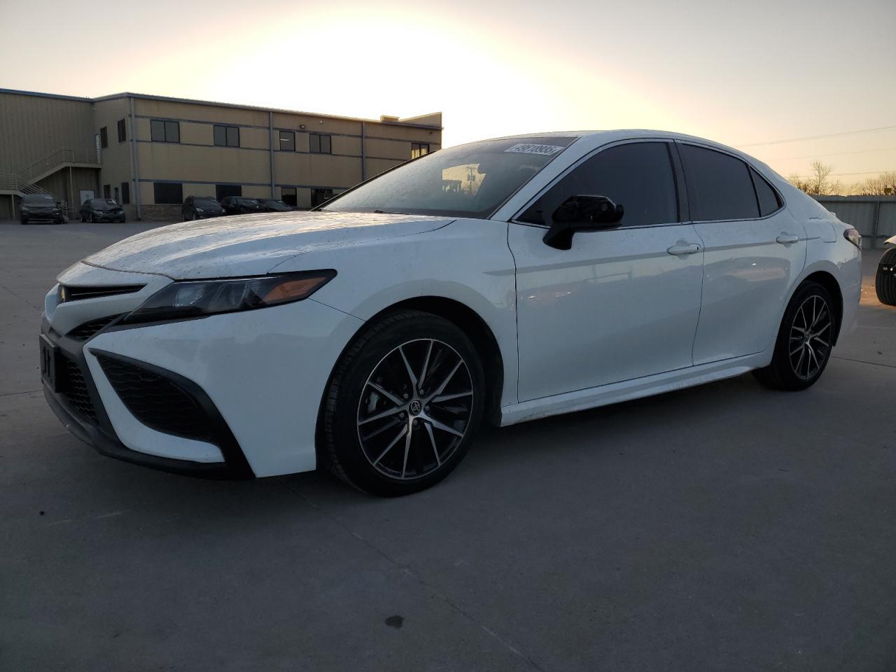 TOYOTA CAMRY SE 2021