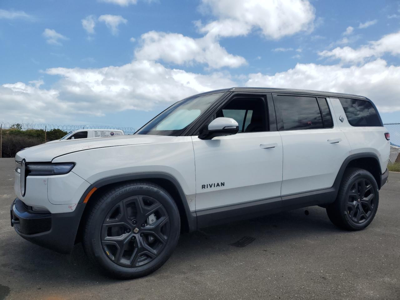 RIVIAN R1S ADVENT 2025