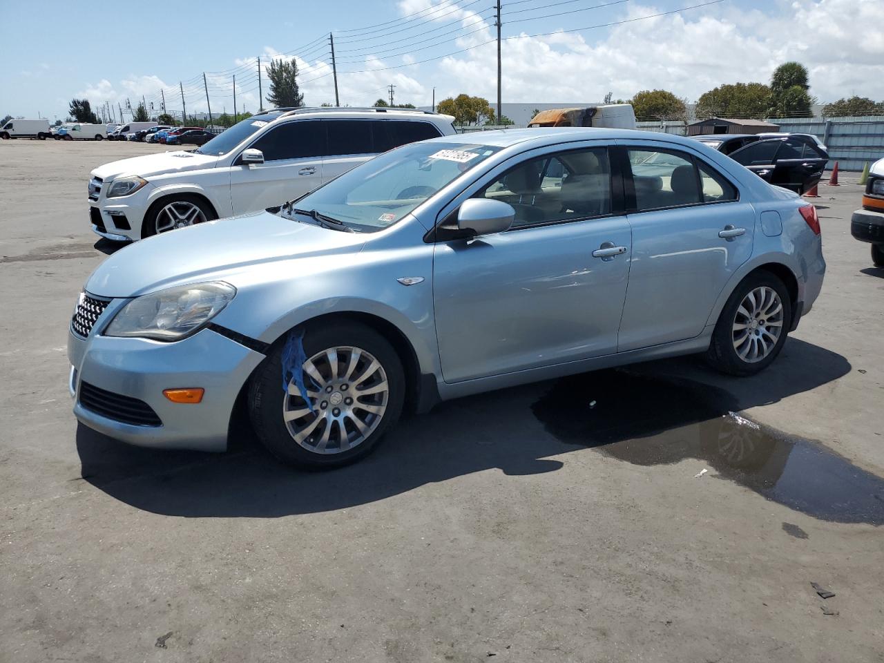 SUZUKI KIZASHI SE 2010