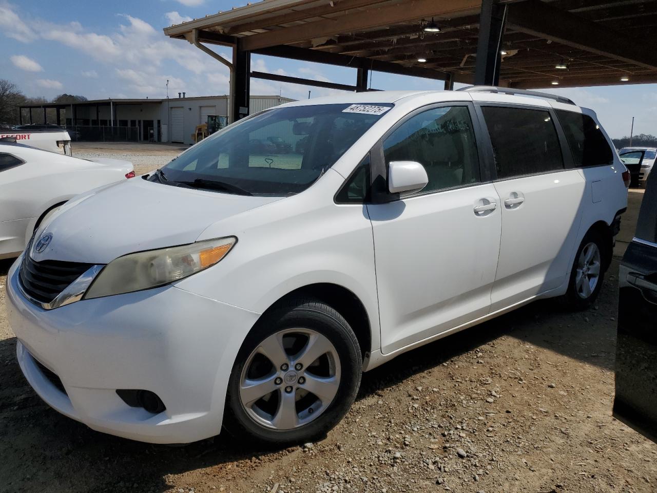 TOYOTA SIENNA LE 2011