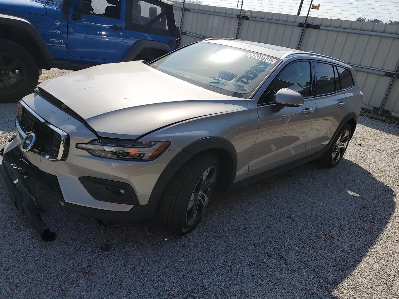 VOLVO V60 CROSS 2025