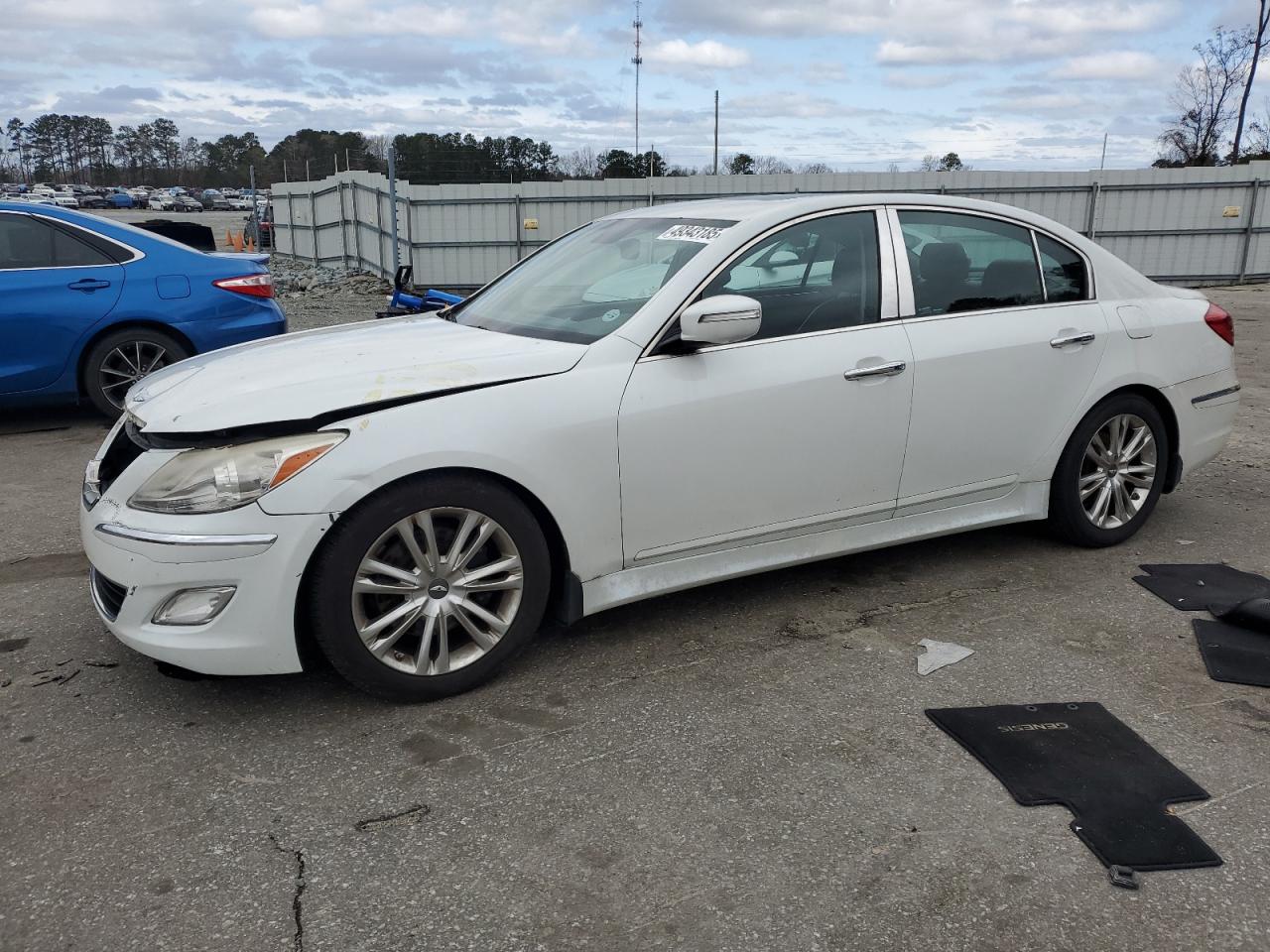 HYUNDAI GENESIS 3. 2013