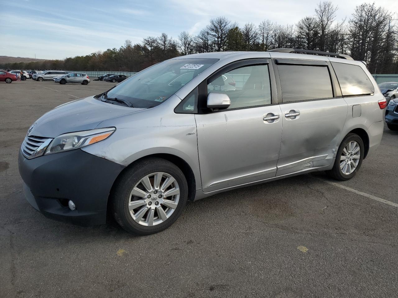 TOYOTA SIENNA XLE 2017