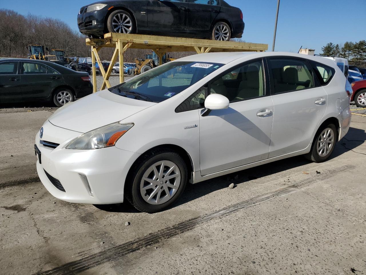 TOYOTA PRIUS V 2013