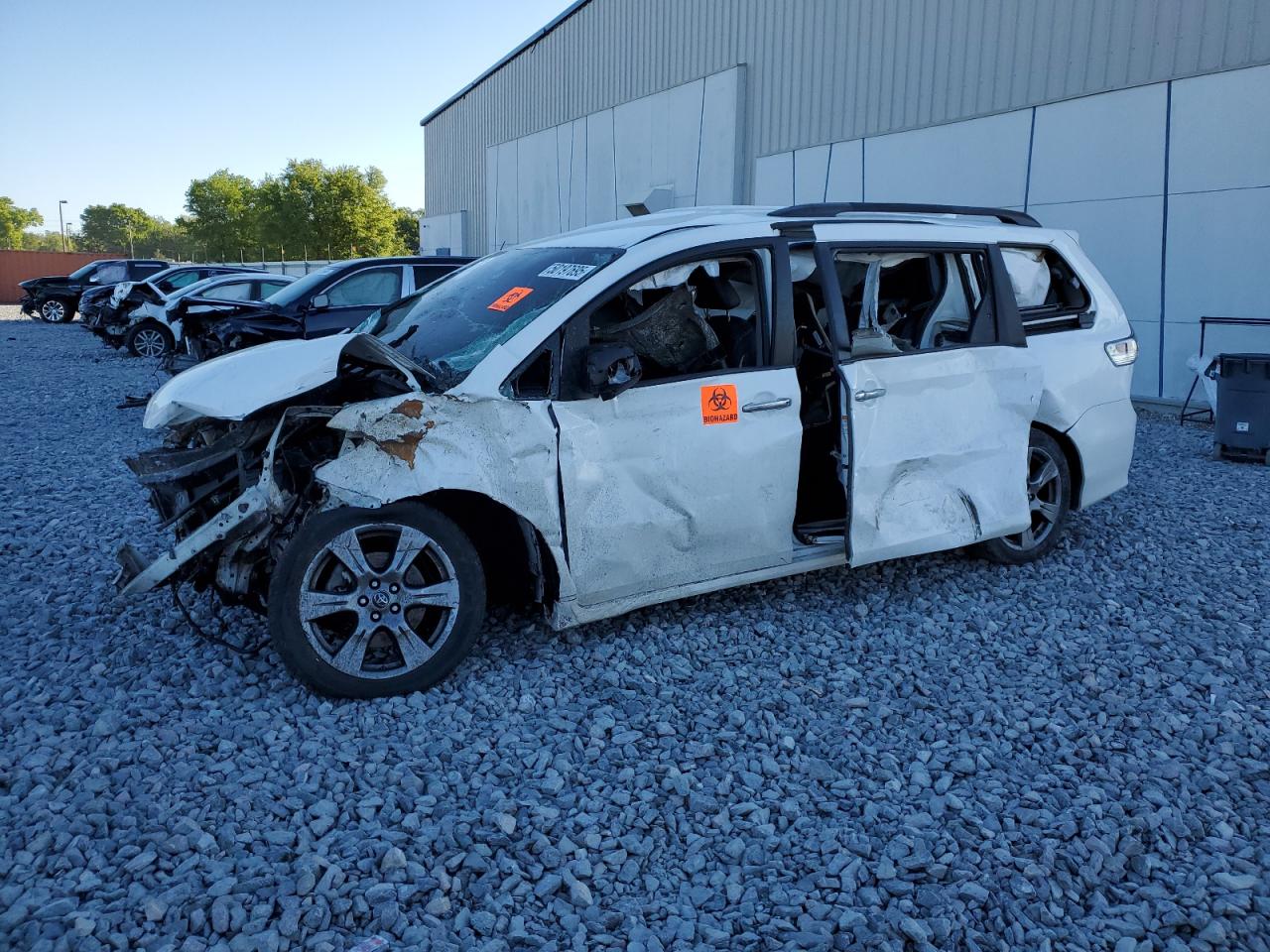 TOYOTA SIENNA SE 2018