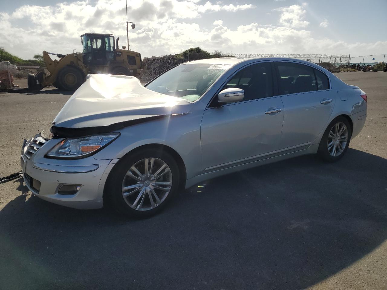 HYUNDAI GENESIS 3. 2011
