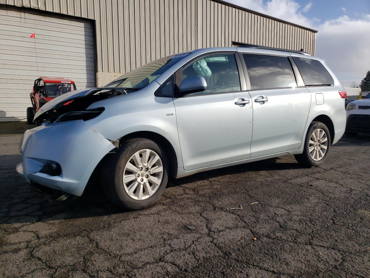 TOYOTA SIENNA XLE 2016