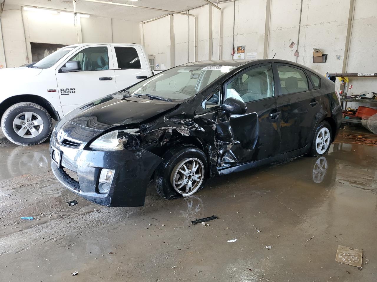 TOYOTA PRIUS 2011