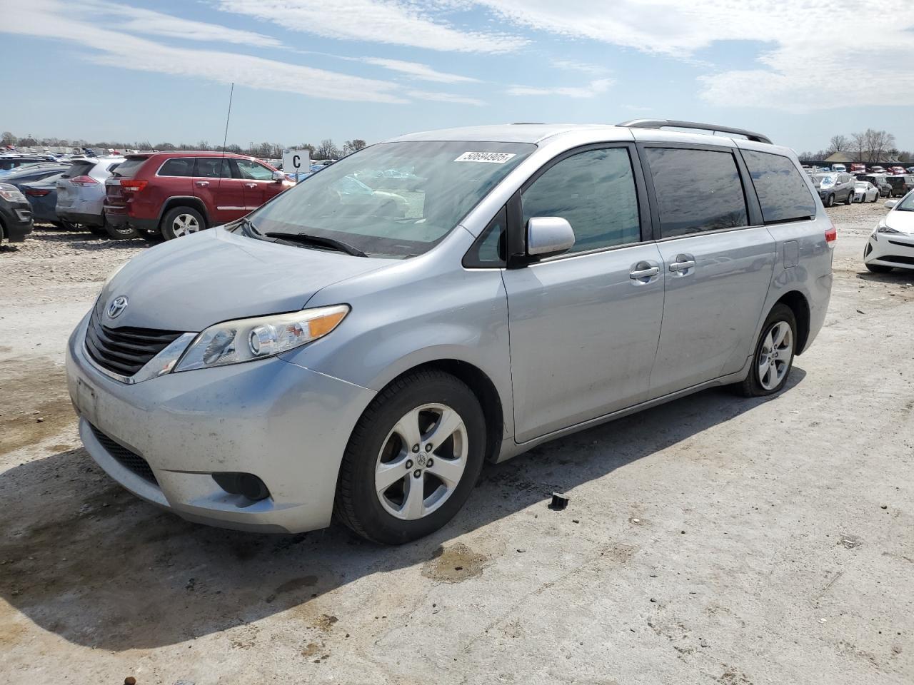 TOYOTA SIENNA LE 2013