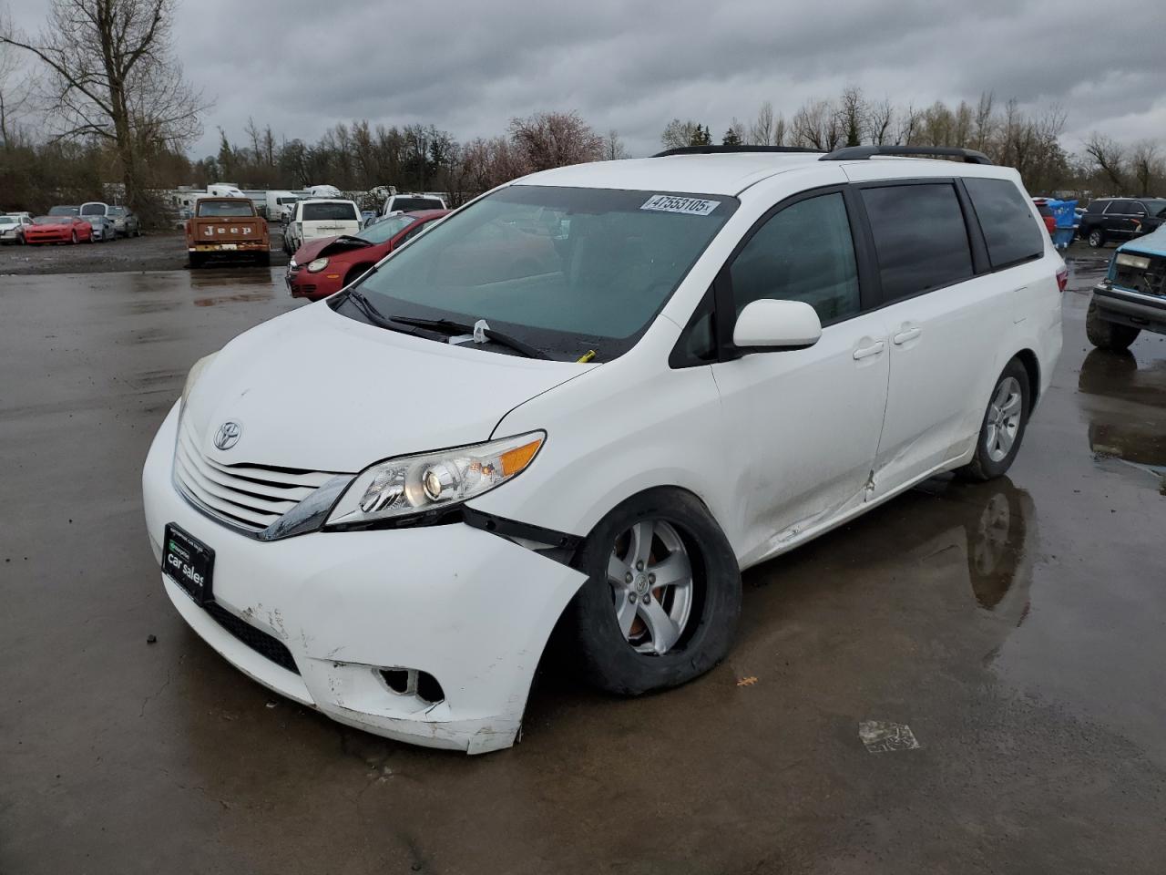 TOYOTA SIENNA LE 2017