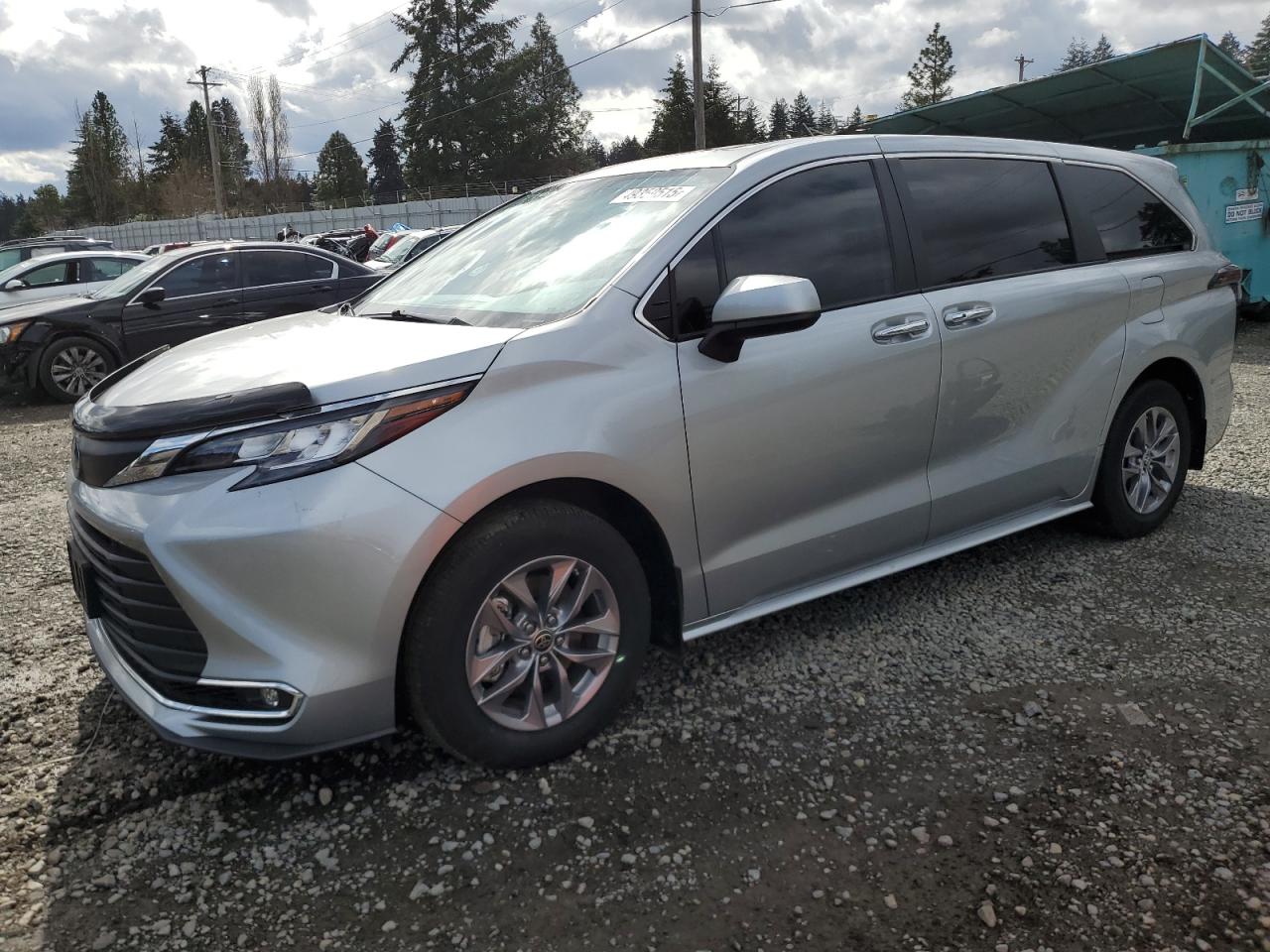 TOYOTA SIENNA XLE 2023