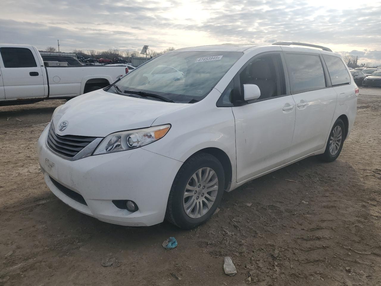 TOYOTA SIENNA XLE 2012