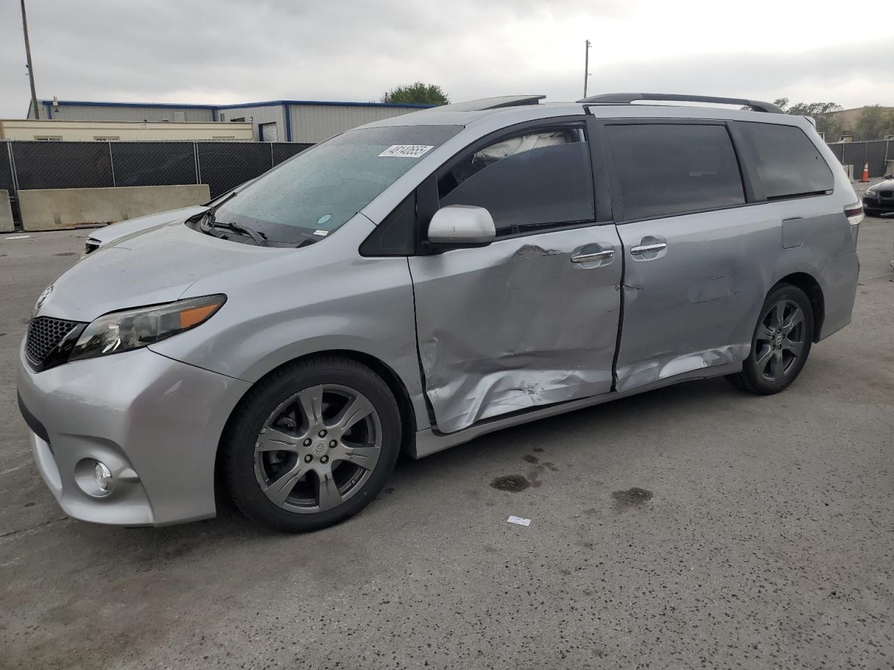 TOYOTA SIENNA SE 2017
